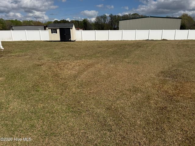 521 Flip Flop Lane, Grimesland, NC 27837