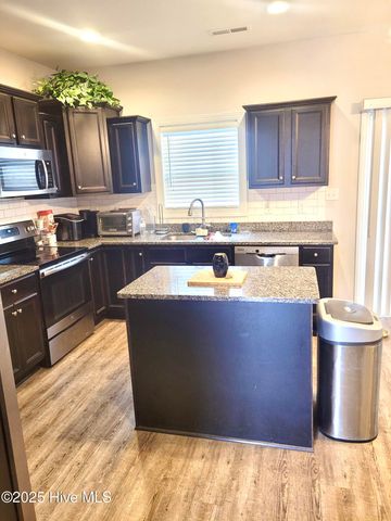 521 Flip Flop Lane, Grimesland, NC 27837