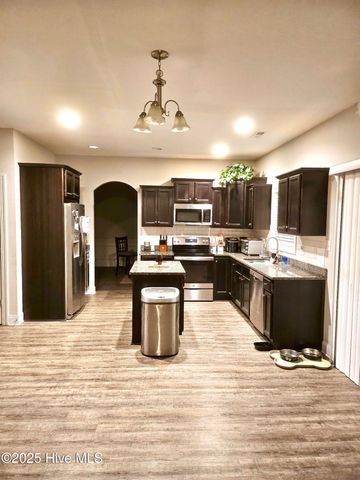 521 Flip Flop Lane, Grimesland, NC 27837