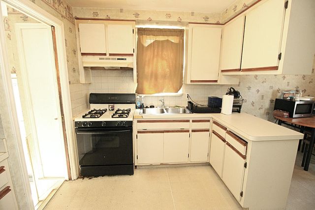 18905 Woodland Street, Harper Woods City, MI 48225