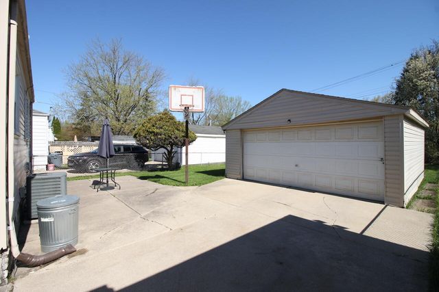 18905 Woodland Street, Harper Woods City, MI 48225