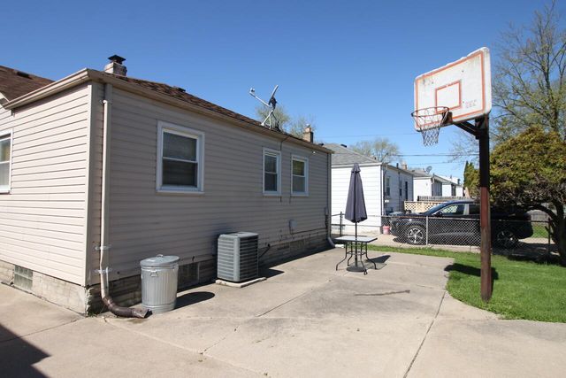 18905 Woodland Street, Harper Woods City, MI 48225