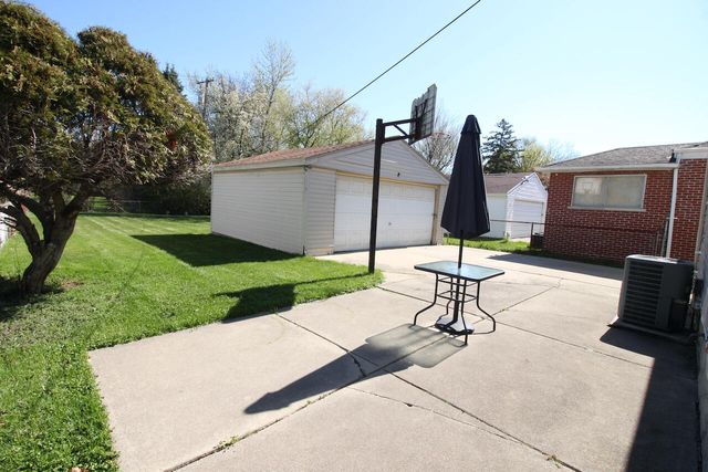 18905 Woodland Street, Harper Woods City, MI 48225
