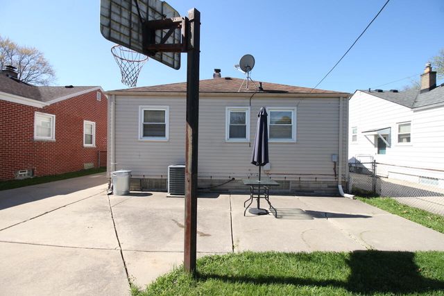 18905 Woodland Street, Harper Woods City, MI 48225