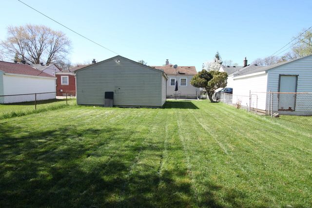 18905 Woodland Street, Harper Woods City, MI 48225