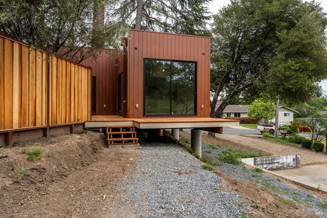 1091 Maple Ave, Ukiah, CA 95482