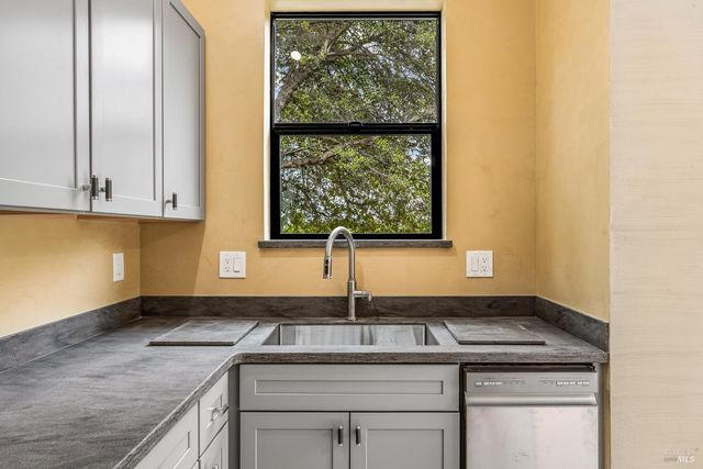 1091 Maple Ave, Ukiah, CA 95482