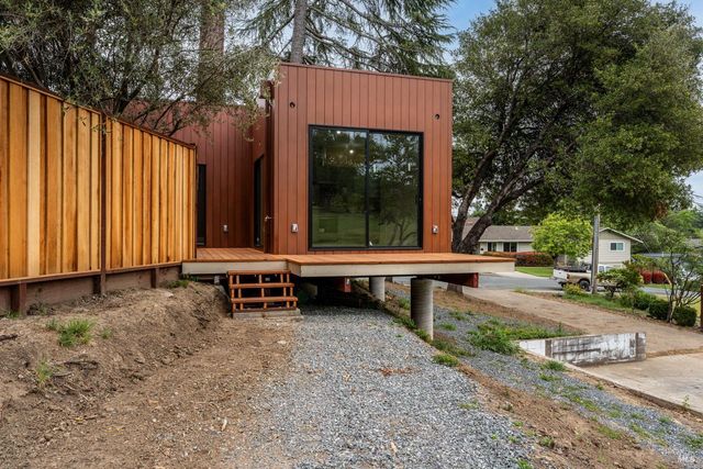 1091 Maple Ave, Ukiah, CA 95482