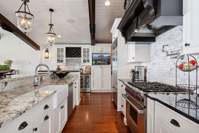 3035 Casco Point Road, Wayzata, MN 55391