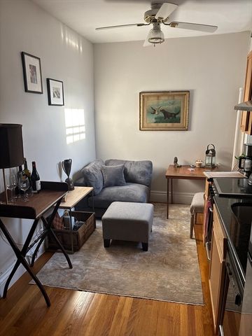 35 Queensberry St 22, Boston, MA 02215