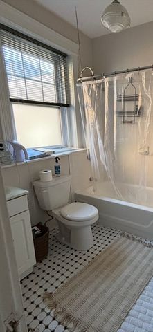 35 Queensberry St 22, Boston, MA 02215