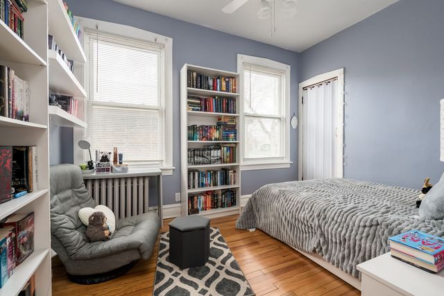 9439 Congress Park Avenue, Brookfield, IL 60513