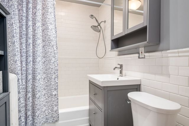 9439 Congress Park Avenue, Brookfield, IL 60513