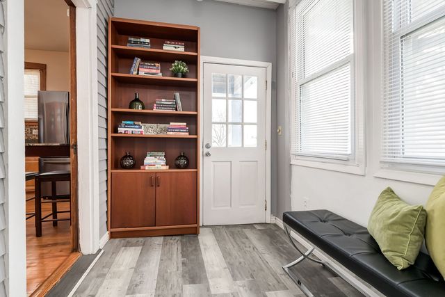 9439 Congress Park Avenue, Brookfield, IL 60513