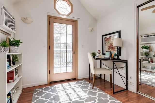 9439 Congress Park Avenue, Brookfield, IL 60513