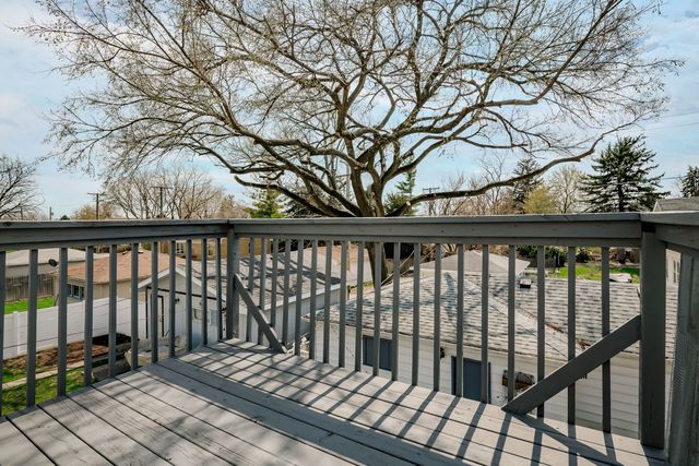 9439 Congress Park Avenue, Brookfield, IL 60513