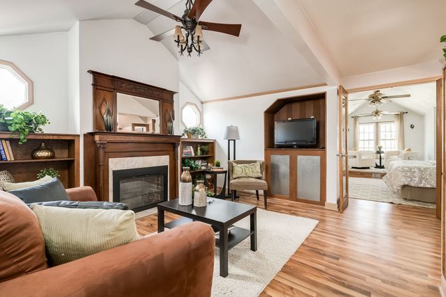 9439 Congress Park Avenue, Brookfield, IL 60513