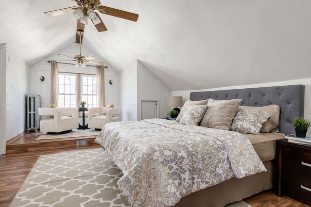 9439 Congress Park Avenue, Brookfield, IL 60513