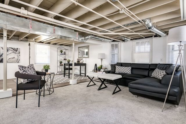 9439 Congress Park Avenue, Brookfield, IL 60513