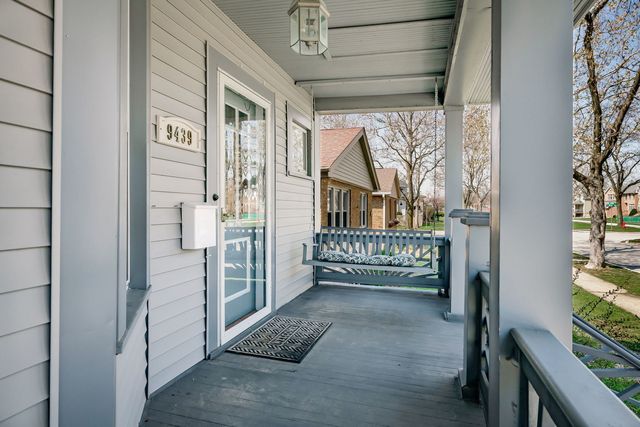 9439 Congress Park Avenue, Brookfield, IL 60513