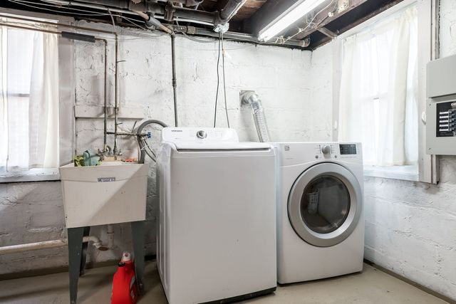 9439 Congress Park Avenue, Brookfield, IL 60513