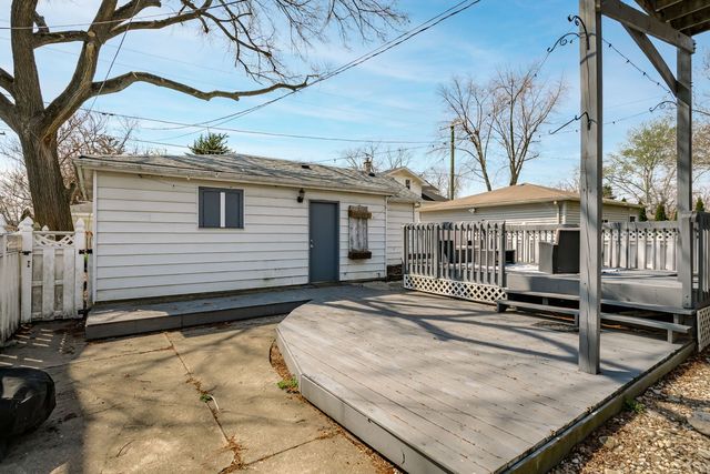 9439 Congress Park Avenue, Brookfield, IL 60513