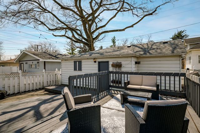 9439 Congress Park Avenue, Brookfield, IL 60513