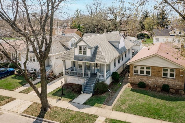 9439 Congress Park Avenue, Brookfield, IL 60513