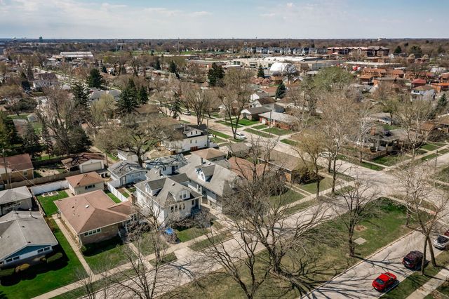 9439 Congress Park Avenue, Brookfield, IL 60513