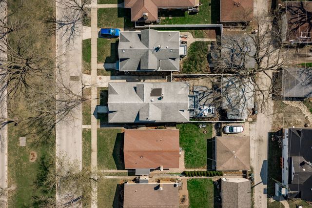 9439 Congress Park Avenue, Brookfield, IL 60513