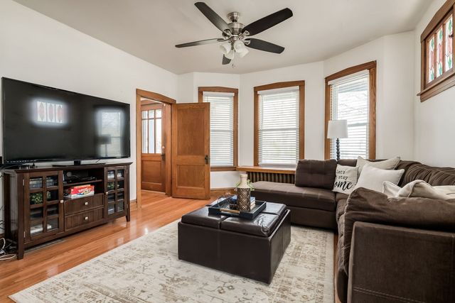 9439 Congress Park Avenue, Brookfield, IL 60513