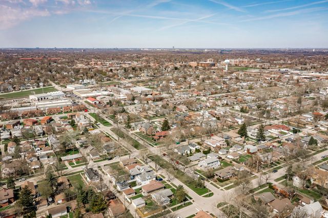 9439 Congress Park Avenue, Brookfield, IL 60513