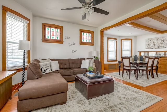 9439 Congress Park Avenue, Brookfield, IL 60513