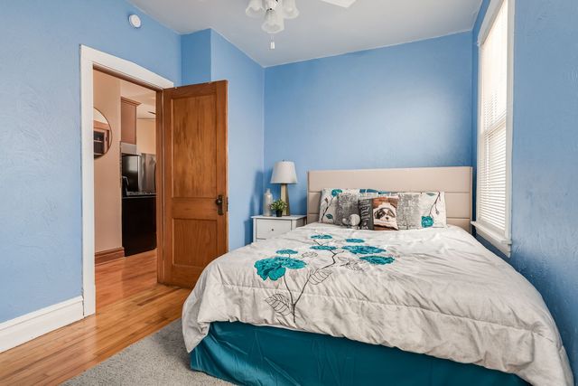 9439 Congress Park Avenue, Brookfield, IL 60513