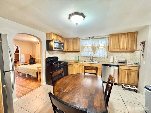 583 W Side Avenue, Perth Amboy, NJ 08861