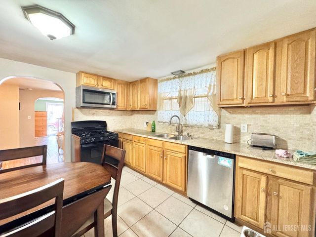 583 W Side Avenue, Perth Amboy, NJ 08861