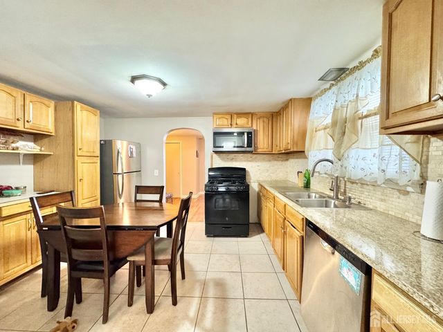 583 W Side Avenue, Perth Amboy, NJ 08861