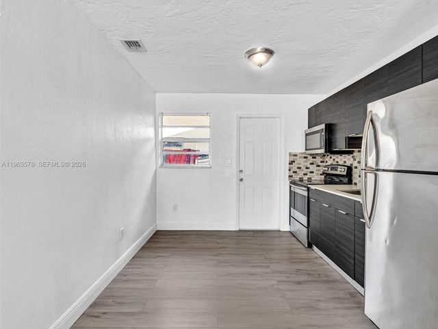 2512 NW 9th Pl 2, Fort Lauderdale, FL 33311