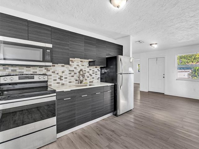 2512 NW 9th Pl 2, Fort Lauderdale, FL 33311