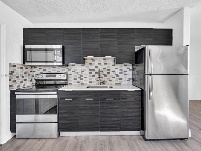 2512 NW 9th Pl 2, Fort Lauderdale, FL 33311