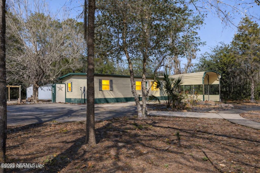 105 RACHEL Road, Interlachen, FL 32148