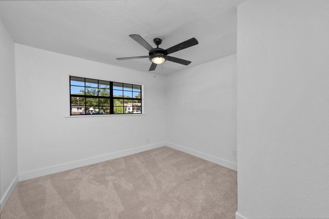 33 17th Avenue N, Texas City, TX 77590