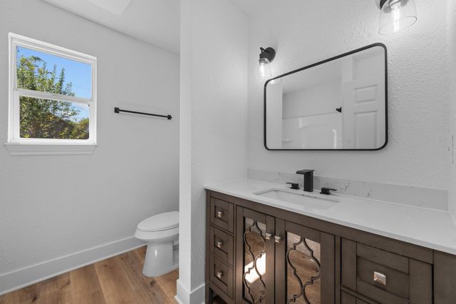 33 17th Avenue N, Texas City, TX 77590