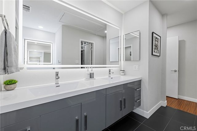 10061 Melinda Way 2, Northridge, CA 91325