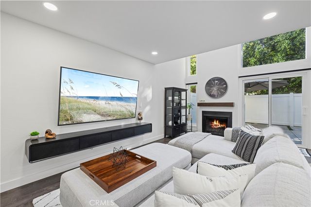 10061 Melinda Way 2, Northridge, CA 91325