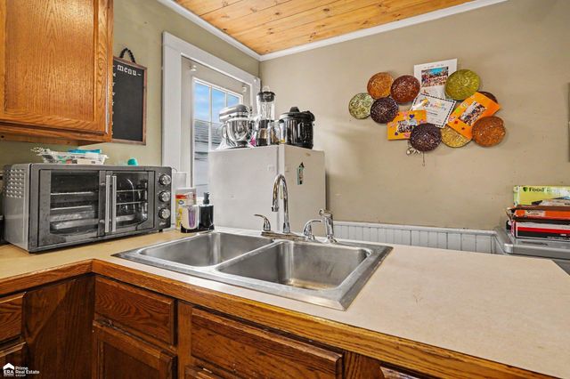 703 Brady Street, Chesaning, MI 48616