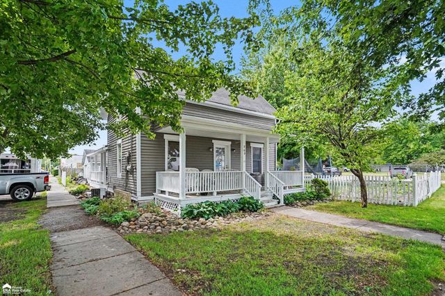 703 Brady Street, Chesaning, MI 48616