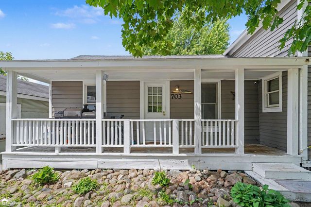703 Brady Street, Chesaning, MI 48616