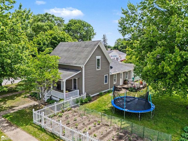 703 Brady Street, Chesaning, MI 48616