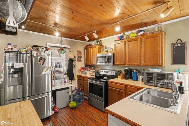 703 Brady Street, Chesaning, MI 48616